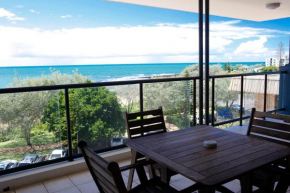 Pacific Reef by Kacys, Bargara
